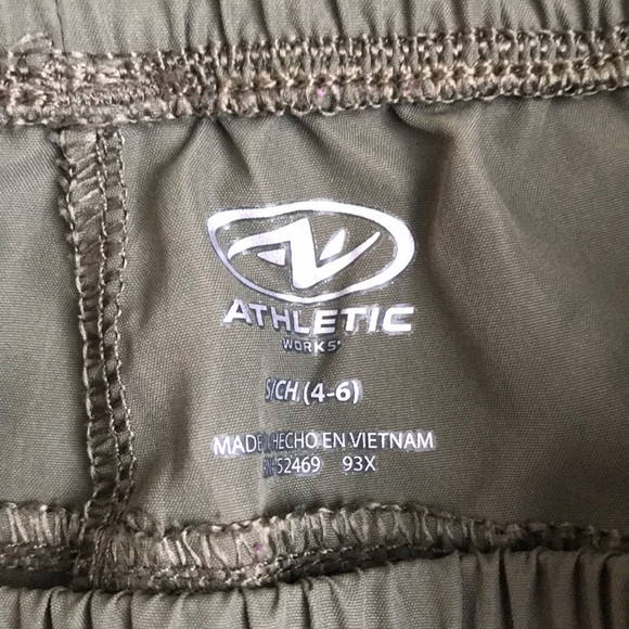 SOLD! Athletic shorts with pockets - Picture 4 of 4